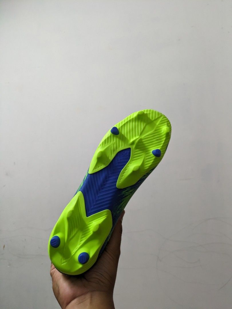 833 nemeziz top
