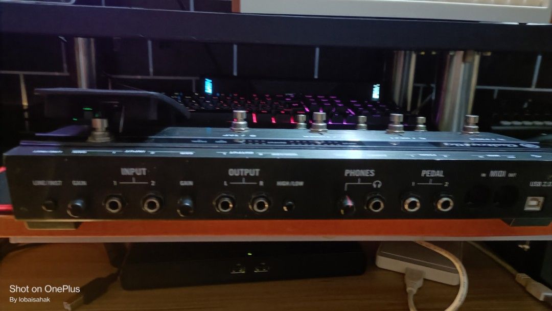 NI GUITAR RIG KONTROL 3, Hobbies & Toys, Music & Media, Musical