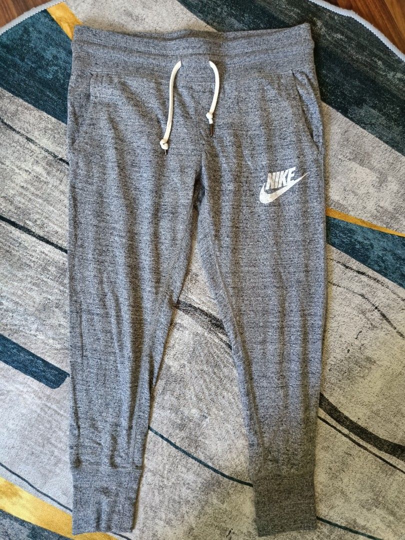Nike store capri sweatpants