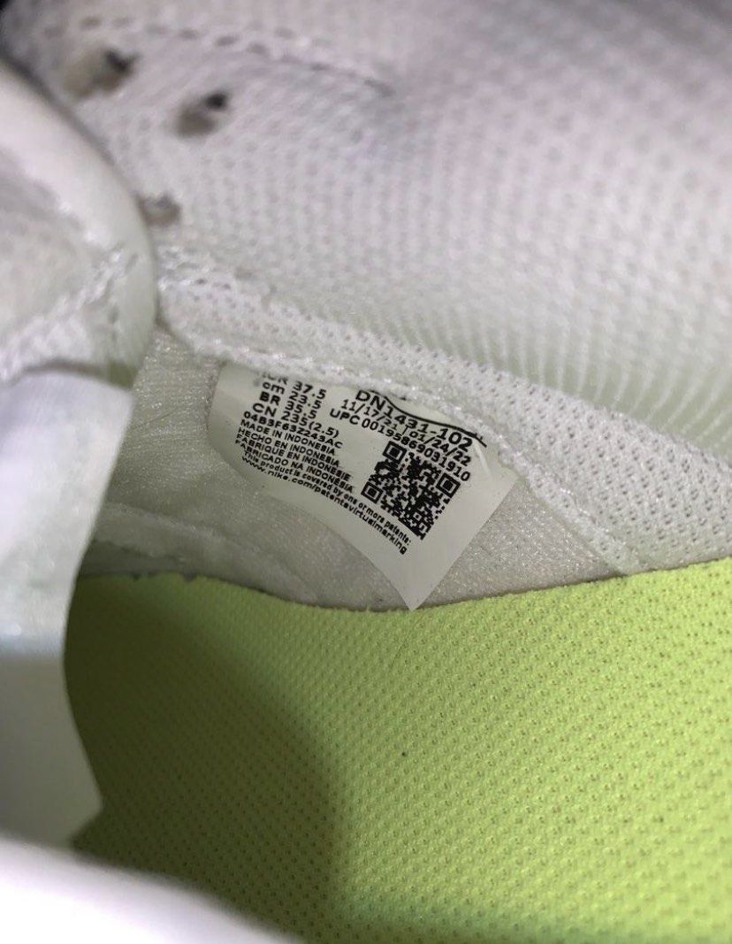Nike 27 mint top
