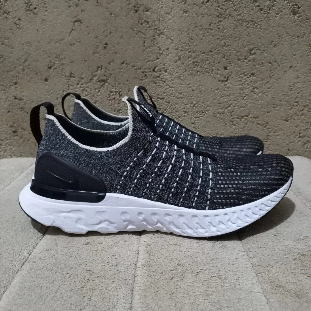 Nike slip on react clearance