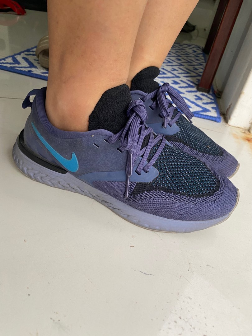 nike white and purple react live