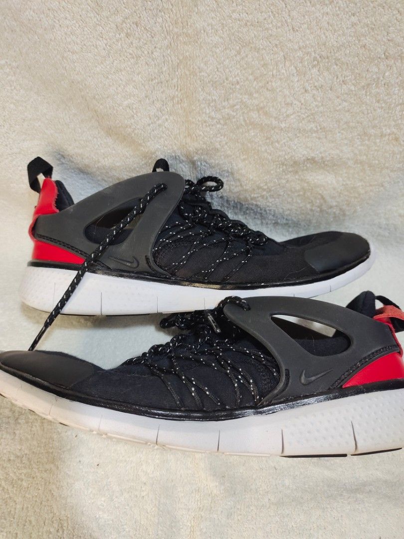 Nike Running / Training WOMEN'S US6.5 (Category: Sneakers) located in Pasay City. Submitted by sheinnie (Listing ID 1246548345, Image 2). Description: good condition, has minor flaws not much heel and toe drag. 23.5cm.