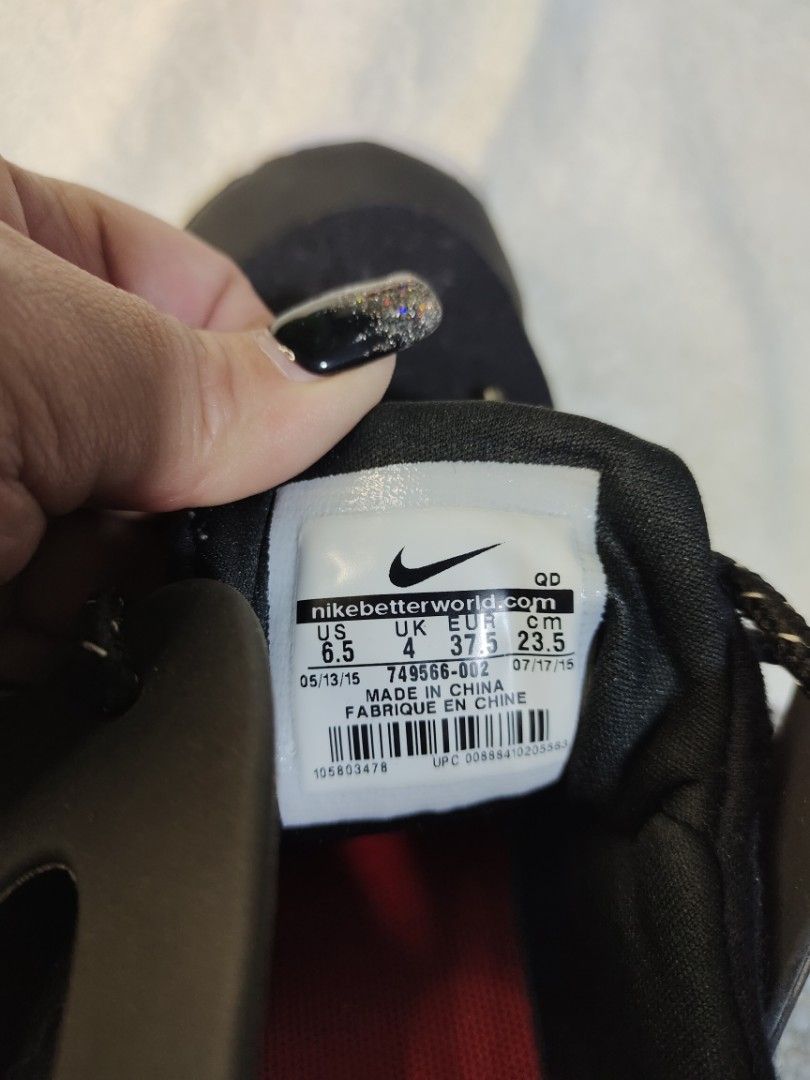 Nike Running / Training WOMEN'S US6.5 (Category: Sneakers) located in Pasay City. Submitted by sheinnie (Listing ID 1246548345, Image 3). Description: good condition, has minor flaws not much heel and toe drag. 23.5cm.