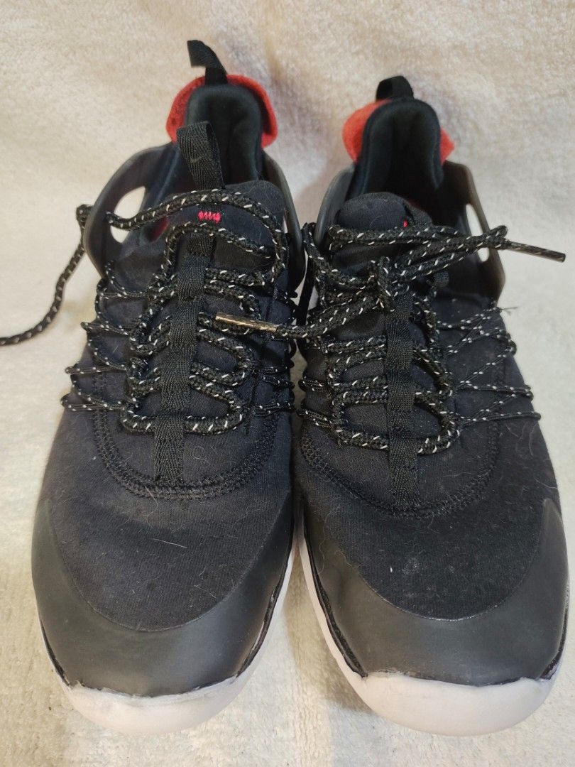 Nike Running / Training WOMEN'S US6.5 (Category: Sneakers) located in Pasay City. Submitted by sheinnie (Listing ID 1246548345, Image 1). Description: good condition, has minor flaws not much heel and toe drag. 23.5cm.