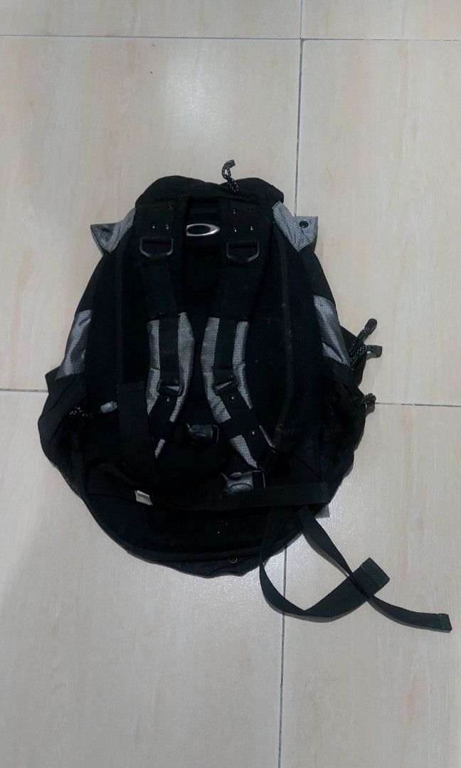 Oakley bag (Category: Backpacks) located in Tagum. Submitted by roxasteofilo (Listing ID 1246505168, Image 3). Description: for sale Oakley Bag Excellent Condition Nanja details pic Price 2800 free shipping po.