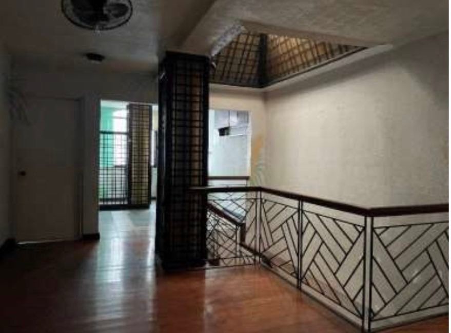 Preowned House and lot in XAVIERVILLE AVENUE LOYOLA HEIGHTS QC