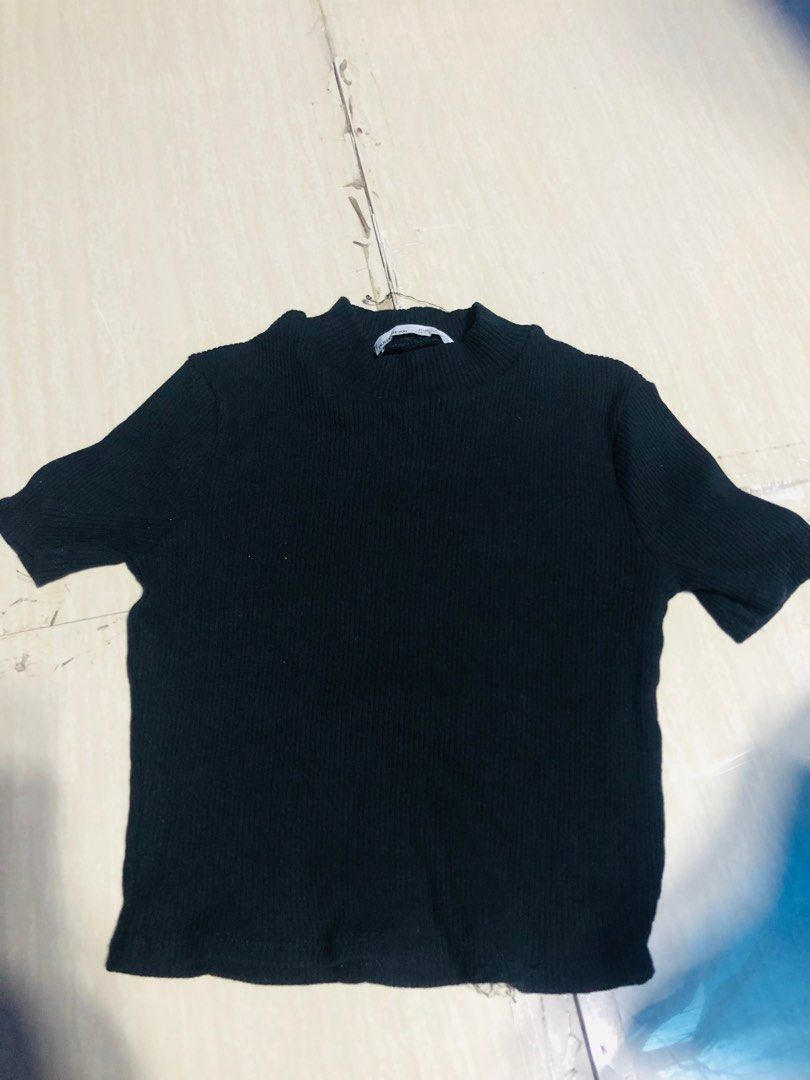 PULL AND BEAR CROPPED TOP (Category: Blouses) located in Taguig. Submitted by brandedselection31 (Listing ID 1246395780, Image 1). Description: .