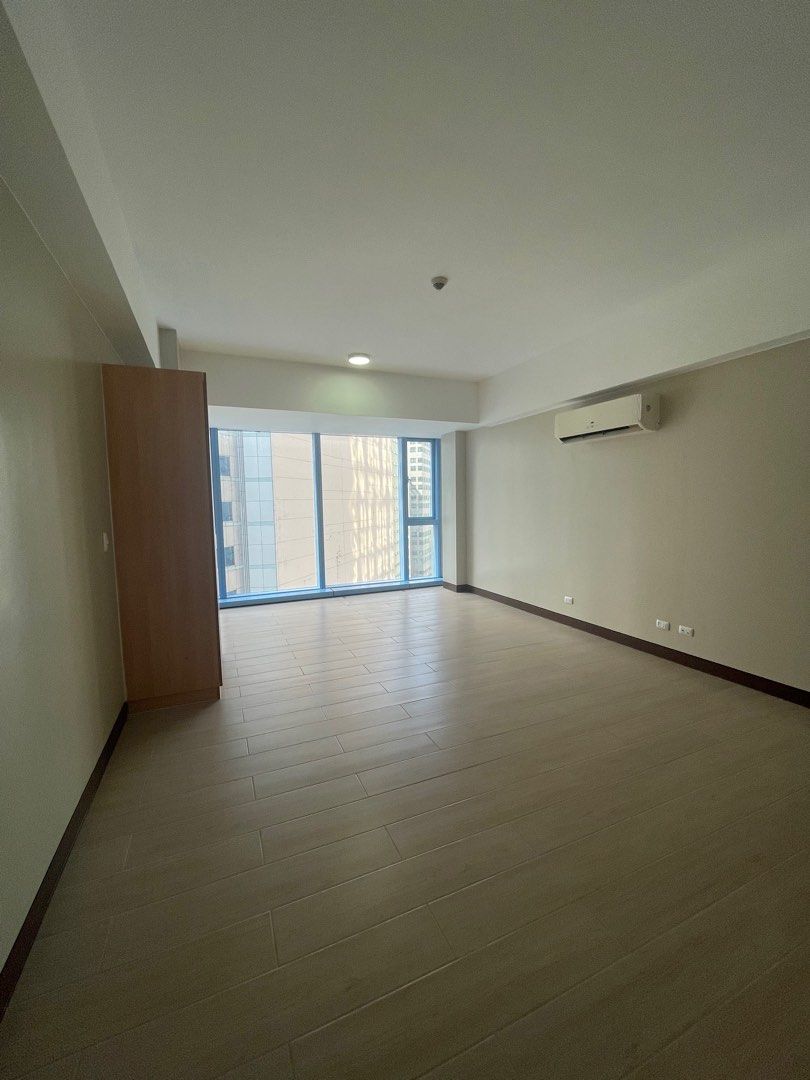 RENT TO OWN MAKATI STUDIO (Category: Apartments & Condos) located in Manila. Submitted by rfocondobymegaworldpremier (Listing ID 1246556187, Image 3). Description: THREE CENTRAL MEGAWORLD MAKATI RFO CONDO VALERO ST SALCEDO VILLAGE 4YRS TO PAY RENT TO OWN 0% INTEREST READY TO MOVE IN ACTUAL UNIT READY FOR VIEWING SCHEDULE NOW AT 09178729082.