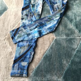 Sale: New Lululemon On Pace 7/8 Tight 25" in Sun Dazed Multi Blue/Super Dark US 4