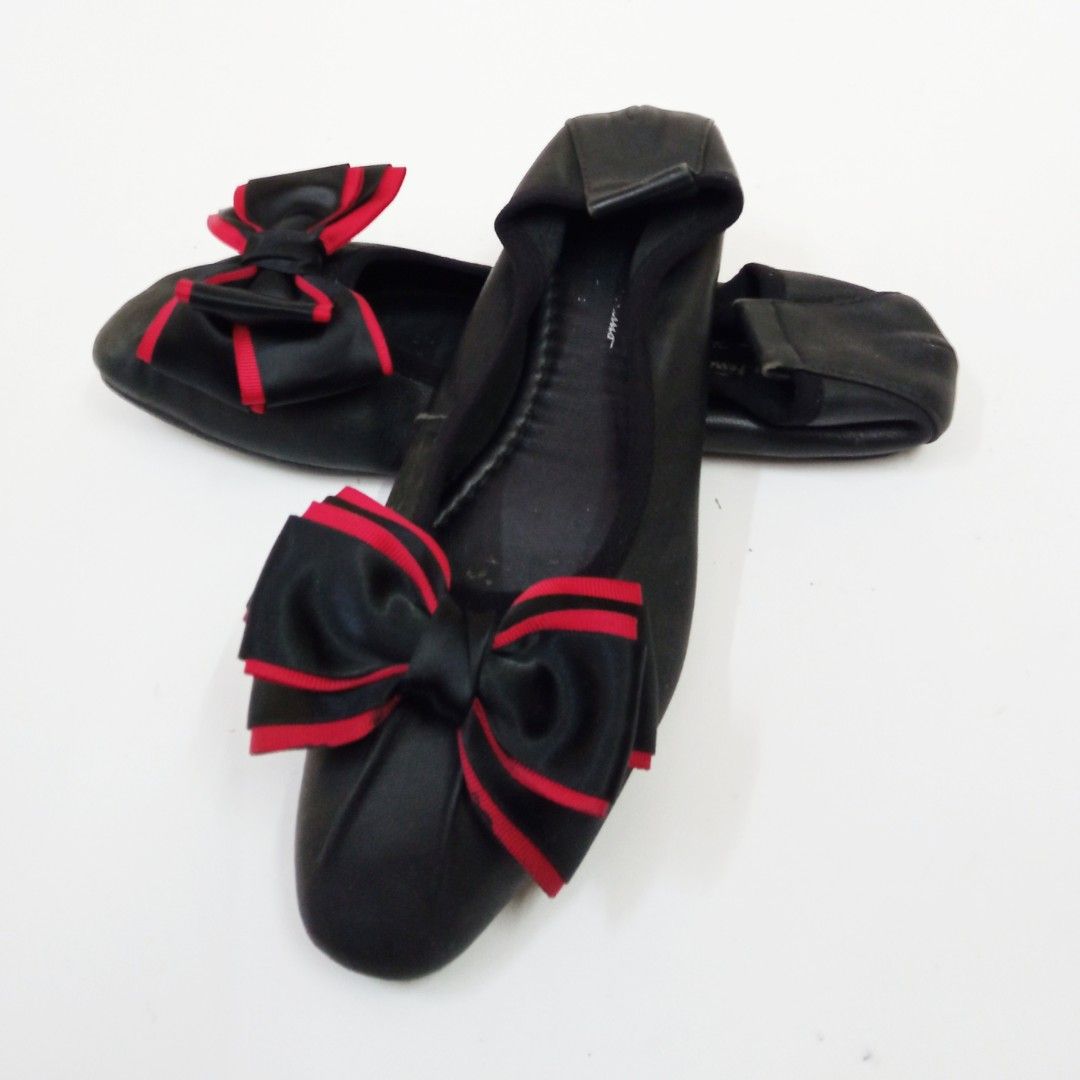 Ferragamo discount foldable flats