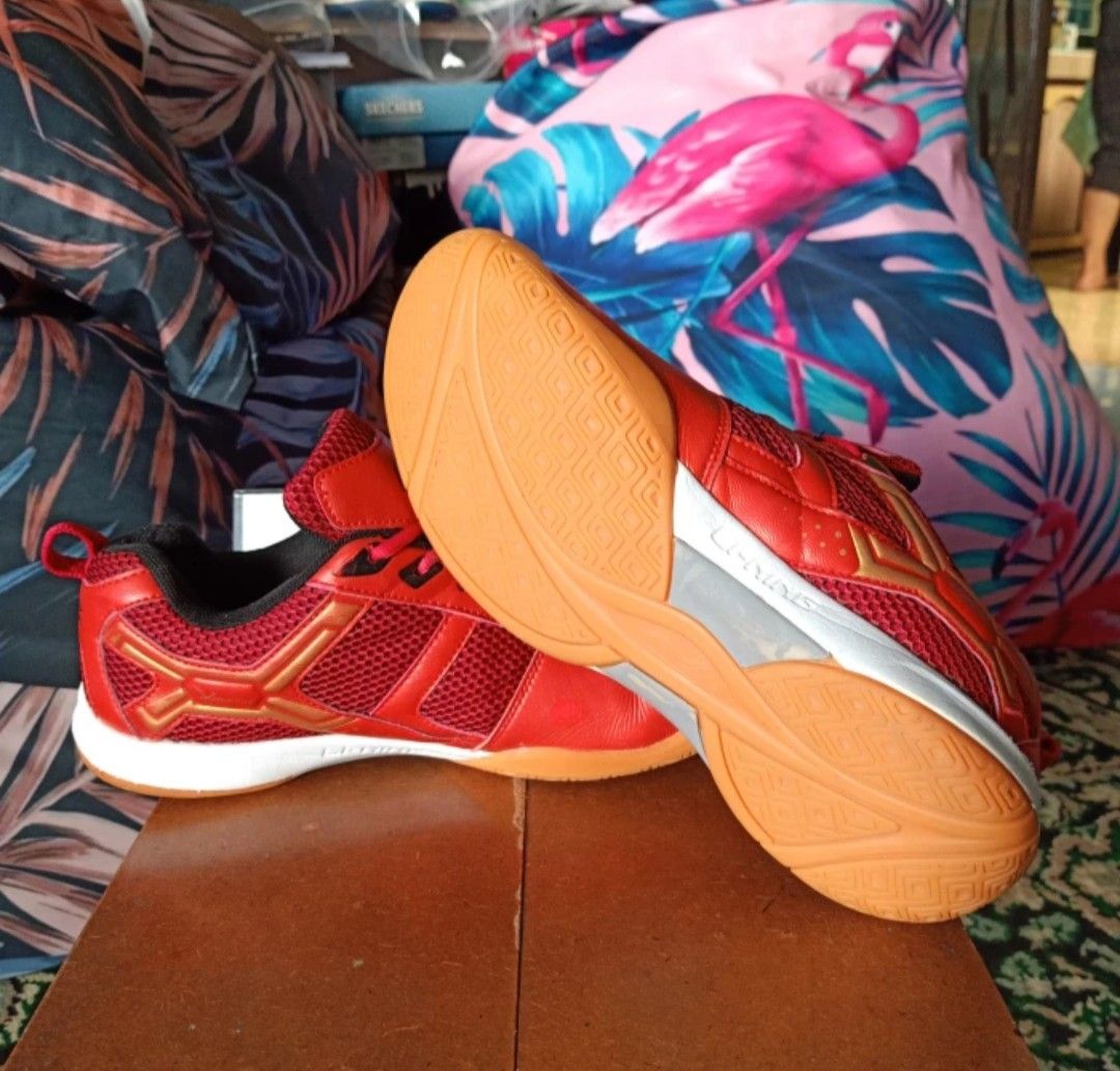 Sepatu Lining Cross Badminton Size 42 1/2 (Insole 26.5 cm) on Carousell