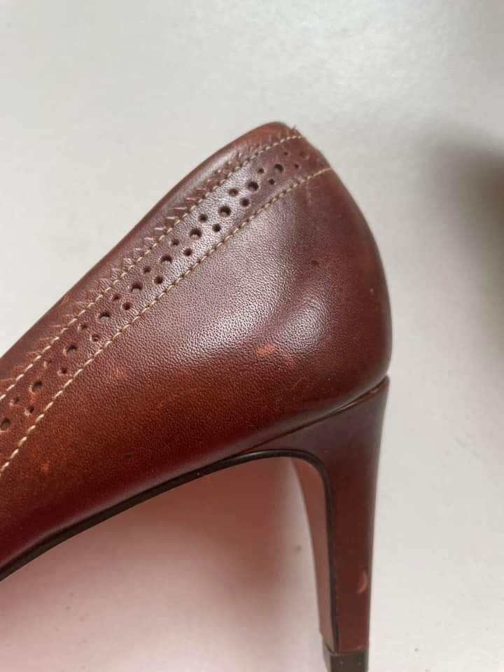 size 7 1 2 brown leather buckled talbots kitten heels Women s
