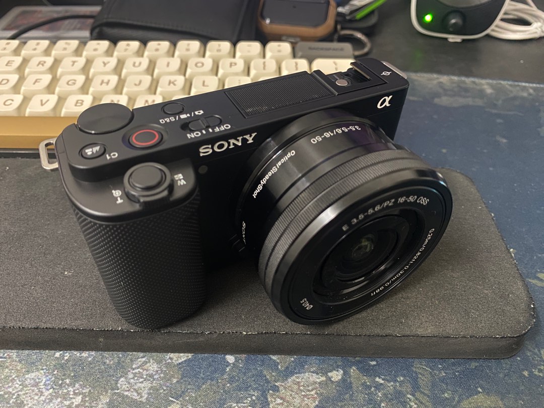 SONY ZVE-10 + Kit Lens 16-50mm, Photography, Cameras on Carousell