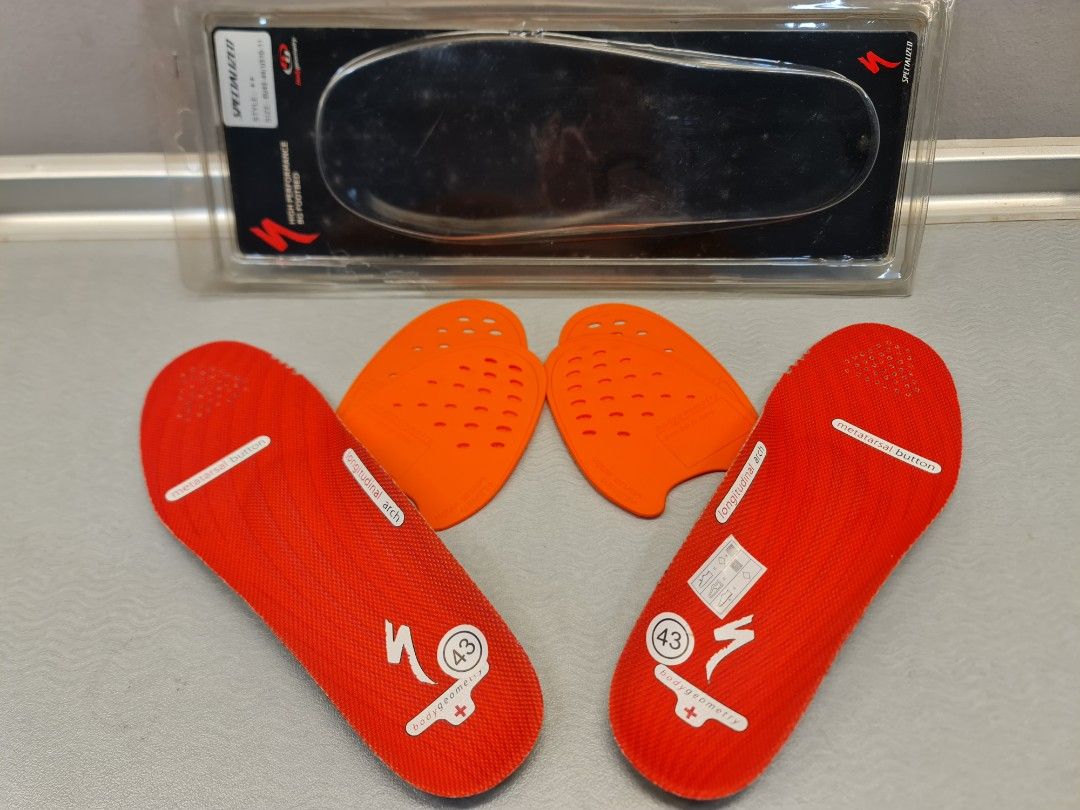 Specialized insoles with the sales metatarsal button