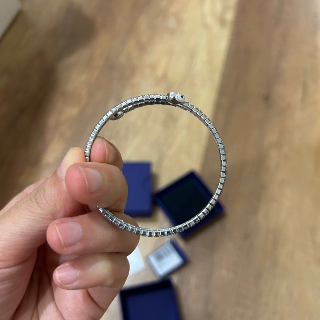 Swarovski twisty top cuff drop cry