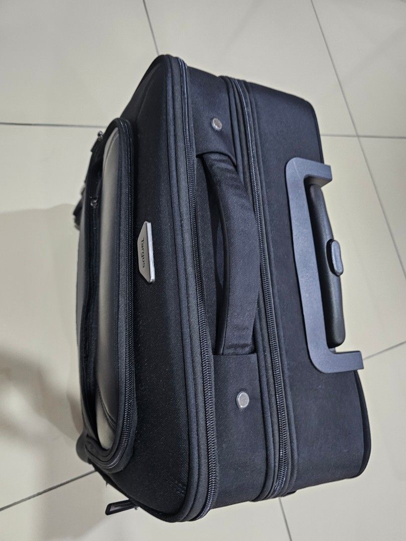 Targus (Category: Luggages) located in Johor Bahru. Submitted by marcswee (Listing ID 1246445895, Image 3). Description: Seldomly use. Still in tip top condition..