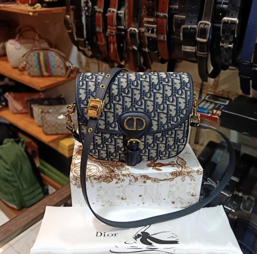 Tas dior, Fesyen Wanita, Tas & Dompet di Carousell
