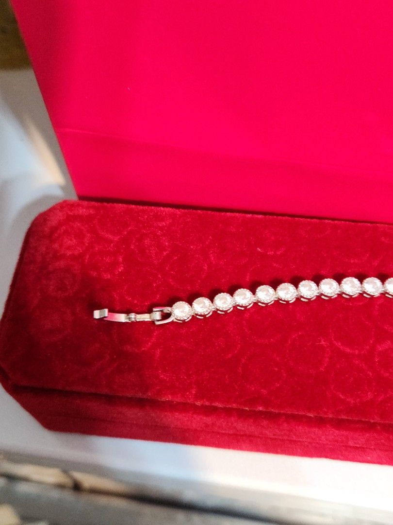 Tennis diamond bracelet (Category: Bracelets) located in Singapore. Submitted by jewellery_008 (Listing ID 1246519211, Image 3). Description: Used one or two times for wedding. Hypoallergy. meetup to collect. Purchase this to get one free 916 gold plated ring!.