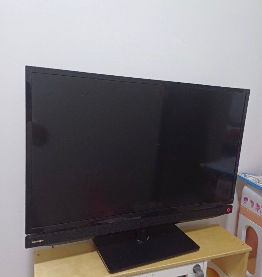 Toshiba TV 30 inch, TV & Home Appliances, TV & Entertainment, TV on