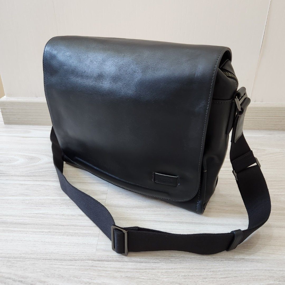 TUMI Harrison Davenport Messenger Black Leather 100 Asli