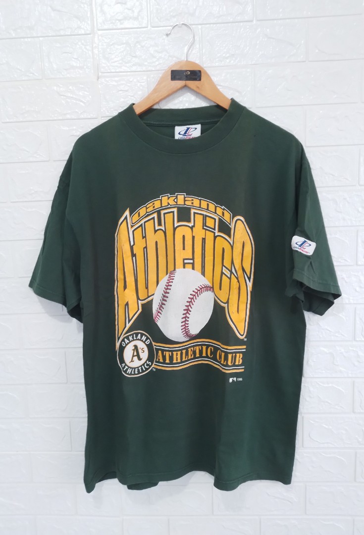 Vintage Oakland Athletics MLB dated 1995, Men's Fashion, Tops