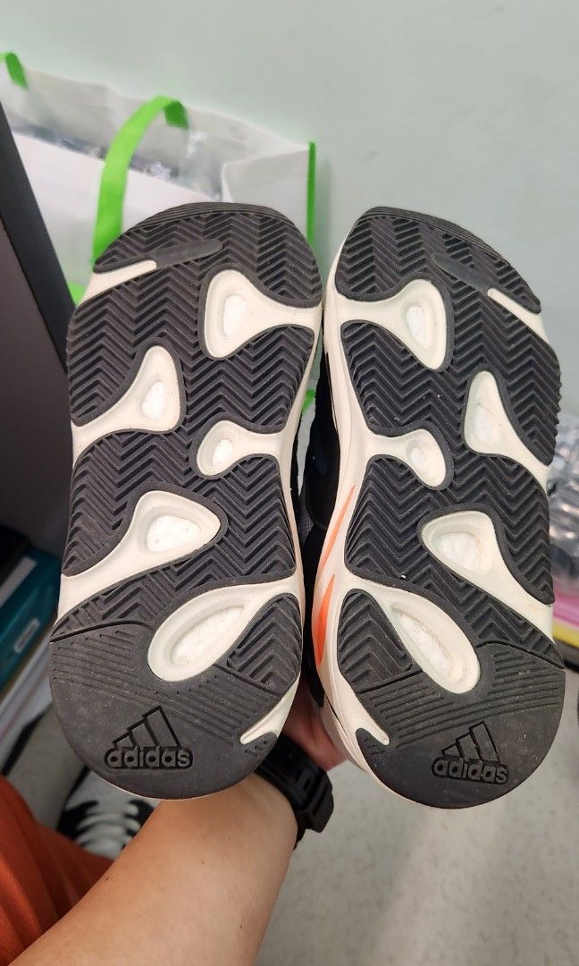 Yeezy 700 wave runner sole top
