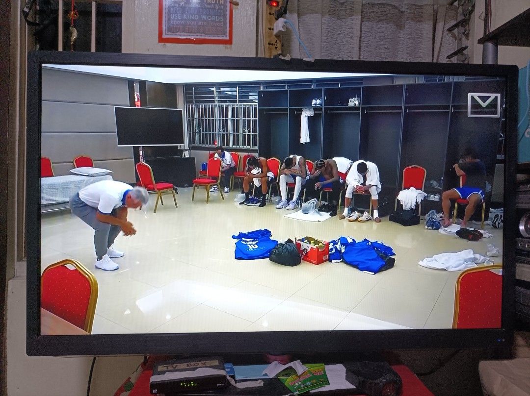 46 inch Dicksmith LED TV HD (Category: TV) located in Manila. Submitted by swiftowl.ce049f (Listing ID 1248209742, Image 2). Description: used, as is condition sabog sound ng speaker sa ibang channel usb port di gumagana remote control via apps. pick up angono rizal actual photos of the unit posted.