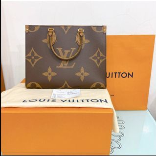 絕對專櫃正品 LV  onthego MM , 側背包 手提包 < 附原廠防塵袋、包卡、盒子、紙袋> ( 只背過兩次)  35cm*27cm*14cm  原價 104000  #購自漢神本館