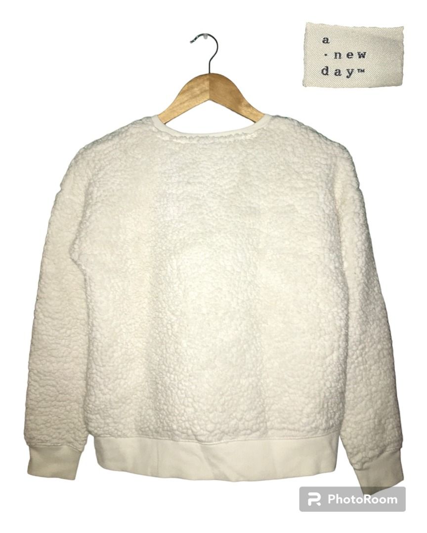 A new top day fuzzy sweater