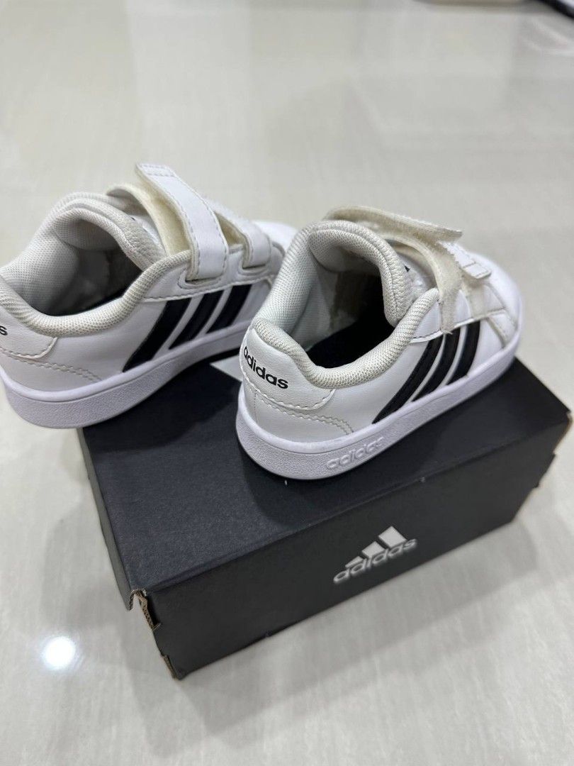 White adidas on sale shoes for toddlers