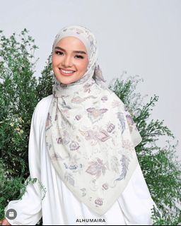 Alhumaira Enchanted Shawl in Luna Ivory