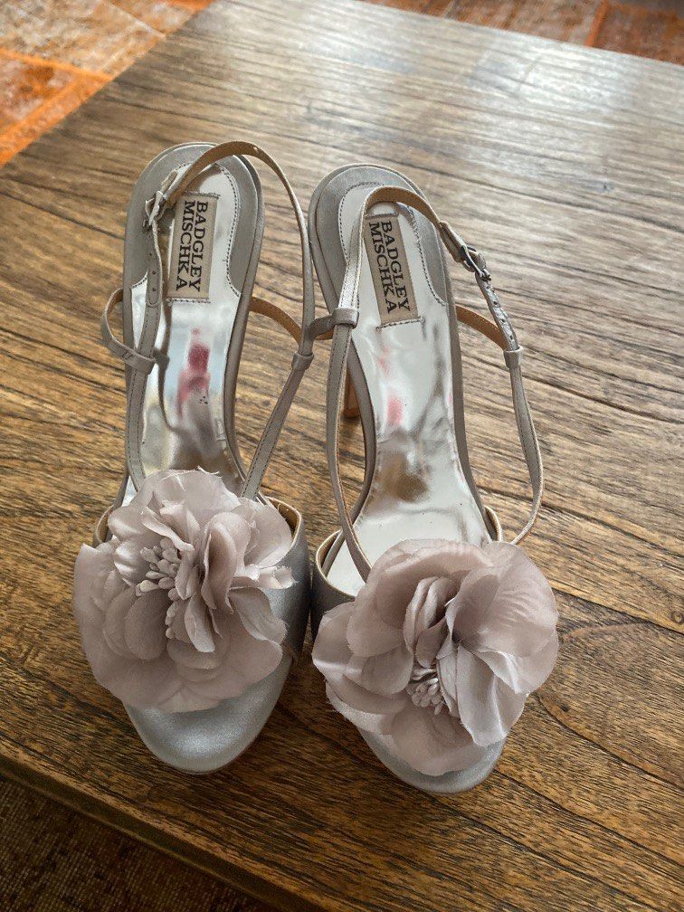 Badgley mischka hotsell white heels