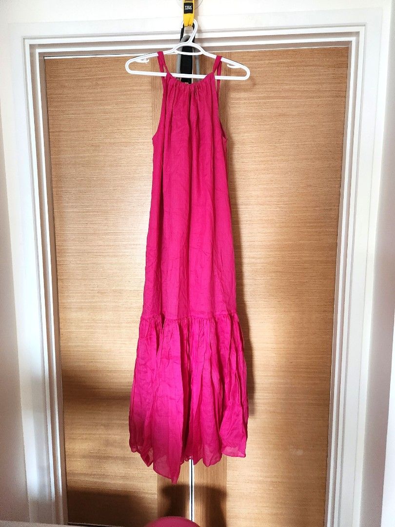 BR maxi dress Magenta (Category: Dresses) located in San Juan City. Submitted by cafebee (Listing ID 1248145995, Image 2). Description: New with Tags Banana Republic Ramie Dress Maxi Dresss size : XS ( Fits Xs to S ) Purchased from BR USA perfect for Barbie theme occasions :) stored in a petfree and smoke free home.