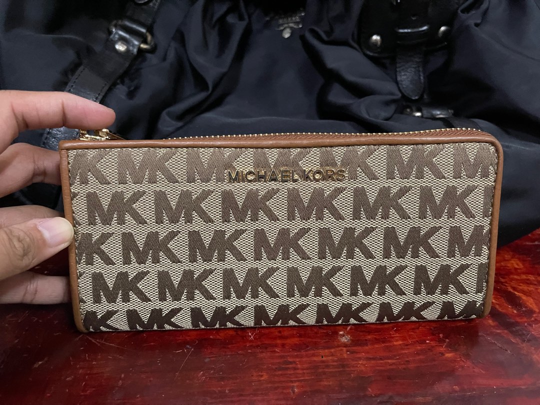 BRAND NEW Michael Kors Jet Set Three Quarter Zip Wallet Women s