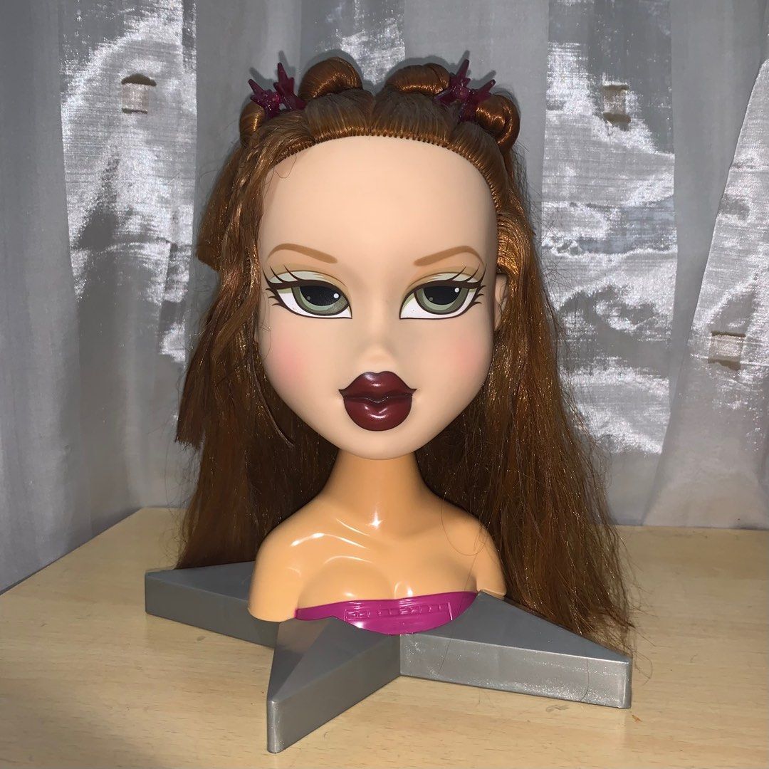 In box: Bratz Funky Fashion Makeover, Hobbies & Toys, Memorabilia &  Collectibles, Vintage Collectibles on Carousell