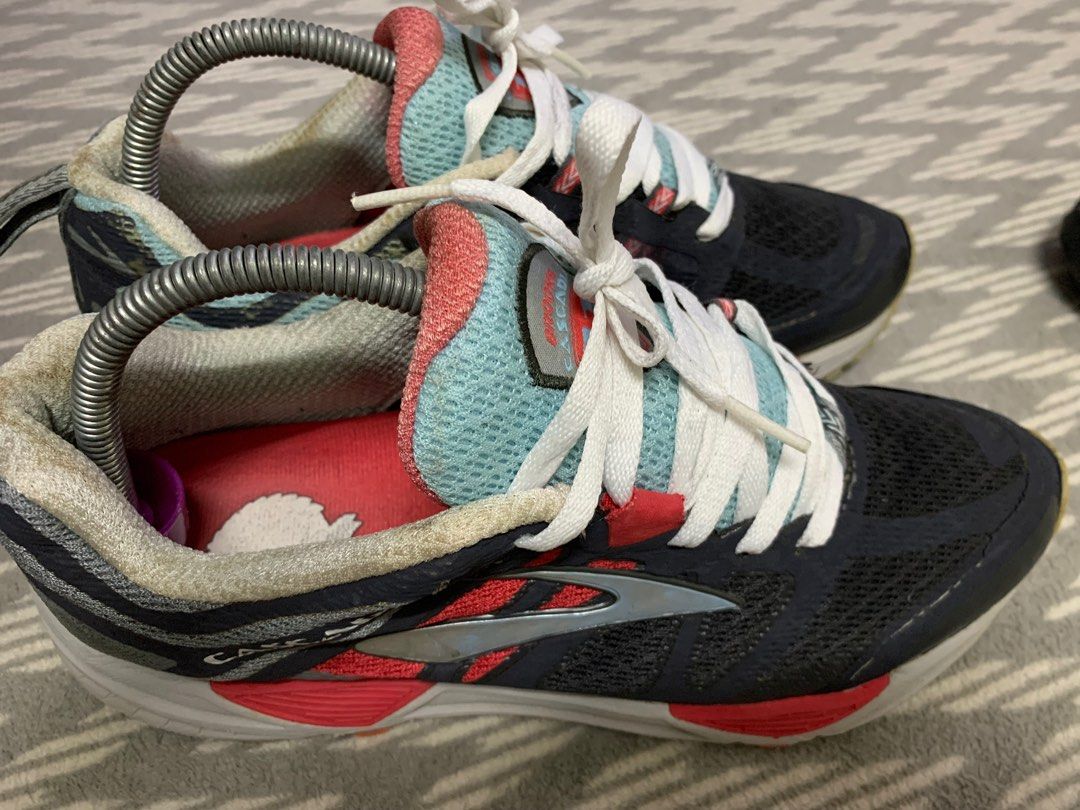 Brooks cascadia 11 grey top