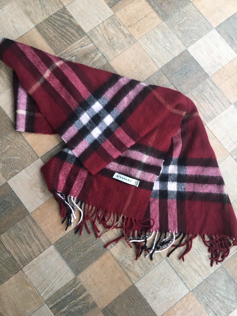 BURBERRYS SCARF, Women's Fashion, Watches & Accessories,