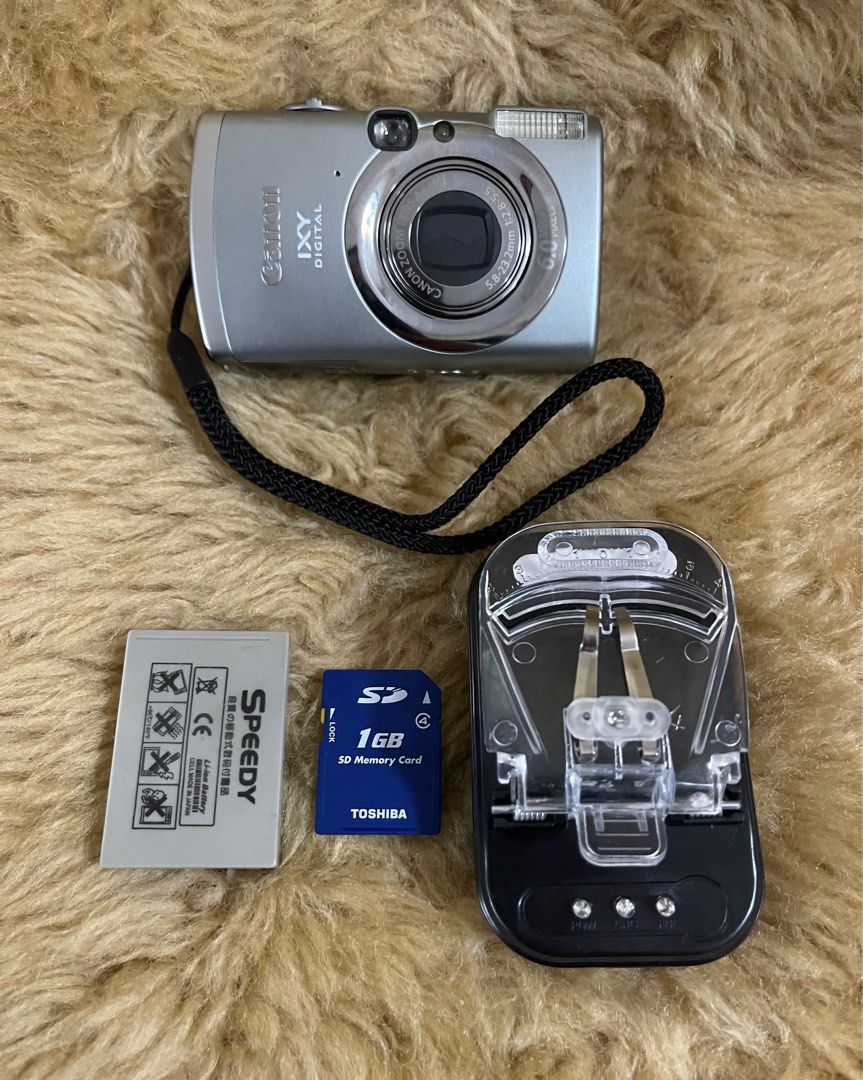 Canon IXY digital 800 ISデジカメ