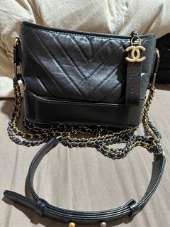 Chanel Gabrielle small hobo metallic Grey 珠光深灰chevron), Women's Fashion,  Bags & Wallets, Cross-body Bags on Carousell