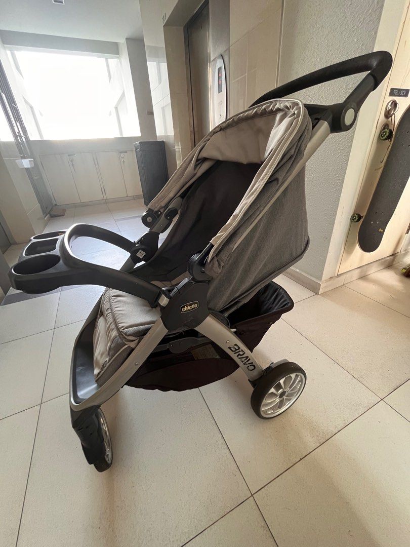 Chicco bravo stroller with car seat , Babies & Kids, Going Out