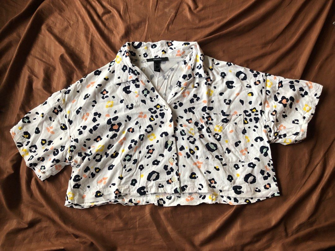 Cropped Animal Pattern Button Down (Category: Blouses) located in Quezon City. Submitted by jujoeki (Listing ID 1248167363, Image 1). Description: Cropped button down from Forever21 M on tag but fits Large frames. Never worn, didn’t find an occasion to do so. Can send photos when worn if asked .