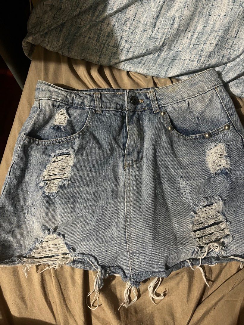 Denim Skort (Category: Skirts) located in Pasay City. Submitted by alierv (Listing ID 1248255716, Image 1). Description: 24”.