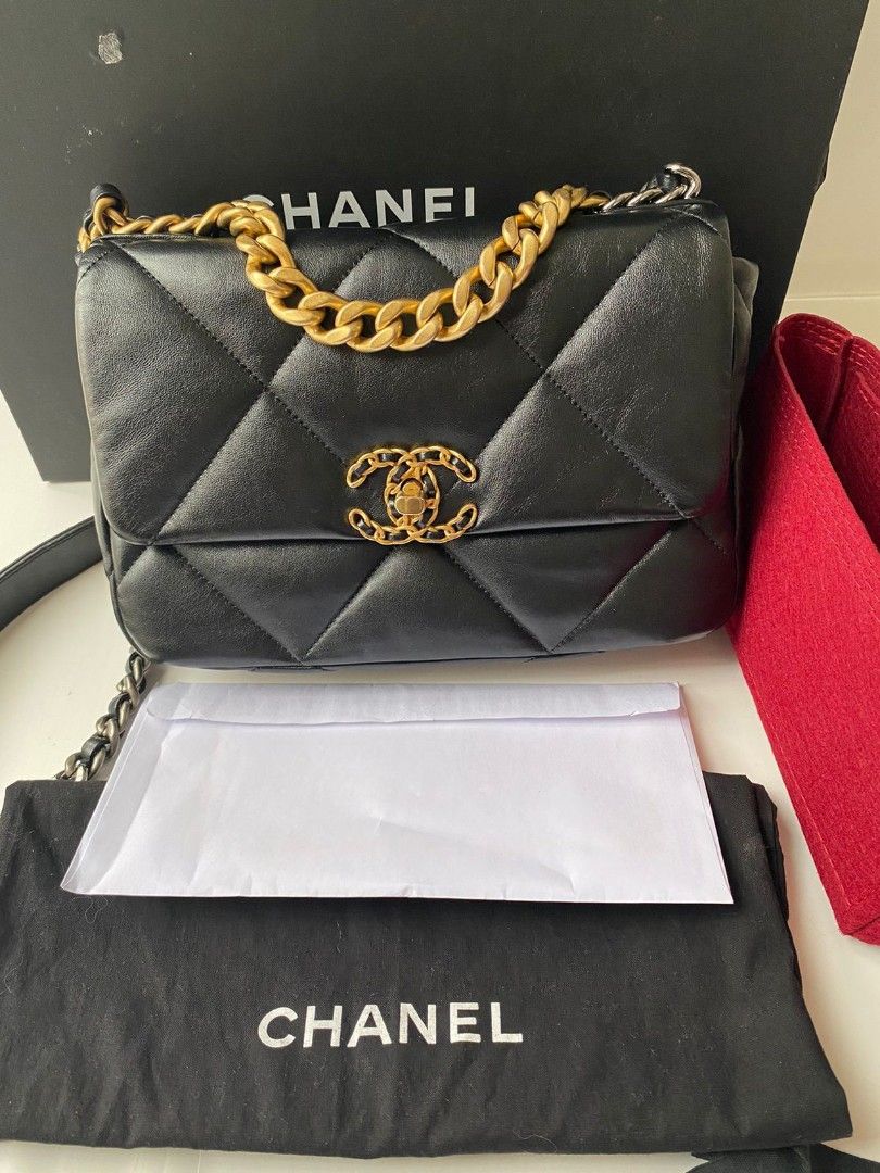 Fast Sale💥 VGC Chanel C19 Small Black GHW chip with box, bag organizer,  chip check, entrupy, dustbag, Barang Mewah, Tas & Dompet di Carousell