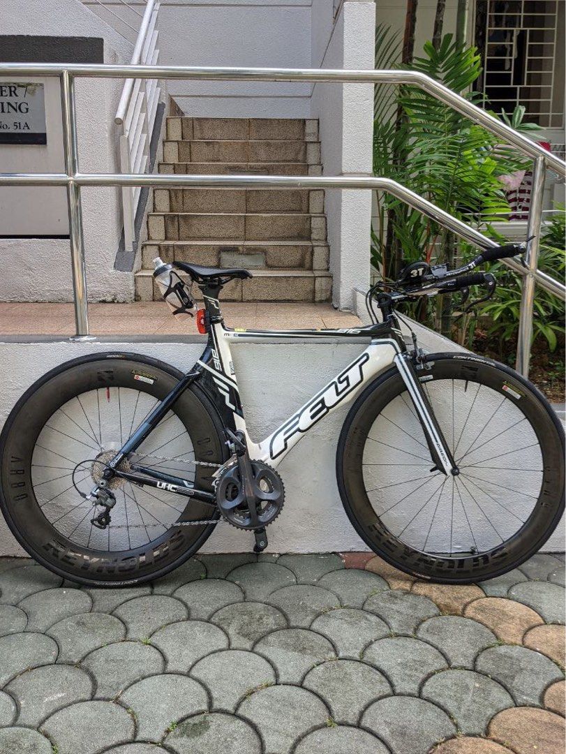 FELT B16 Carbon Fiber Tri Bike size 52 with Reynolds AR58 80