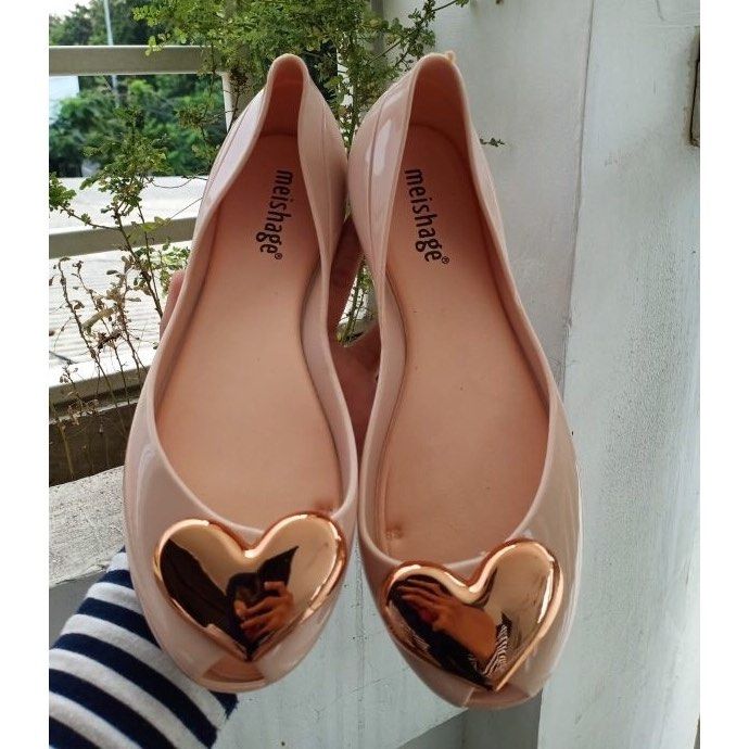 Flat shoes lokal on sale