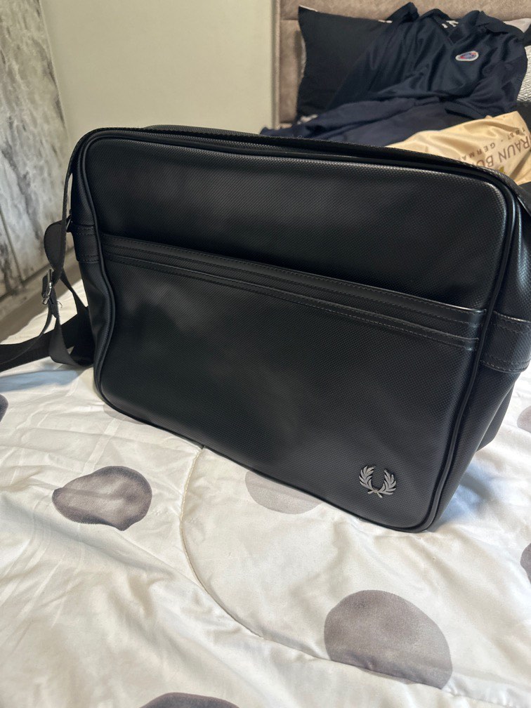 fred perry messenger