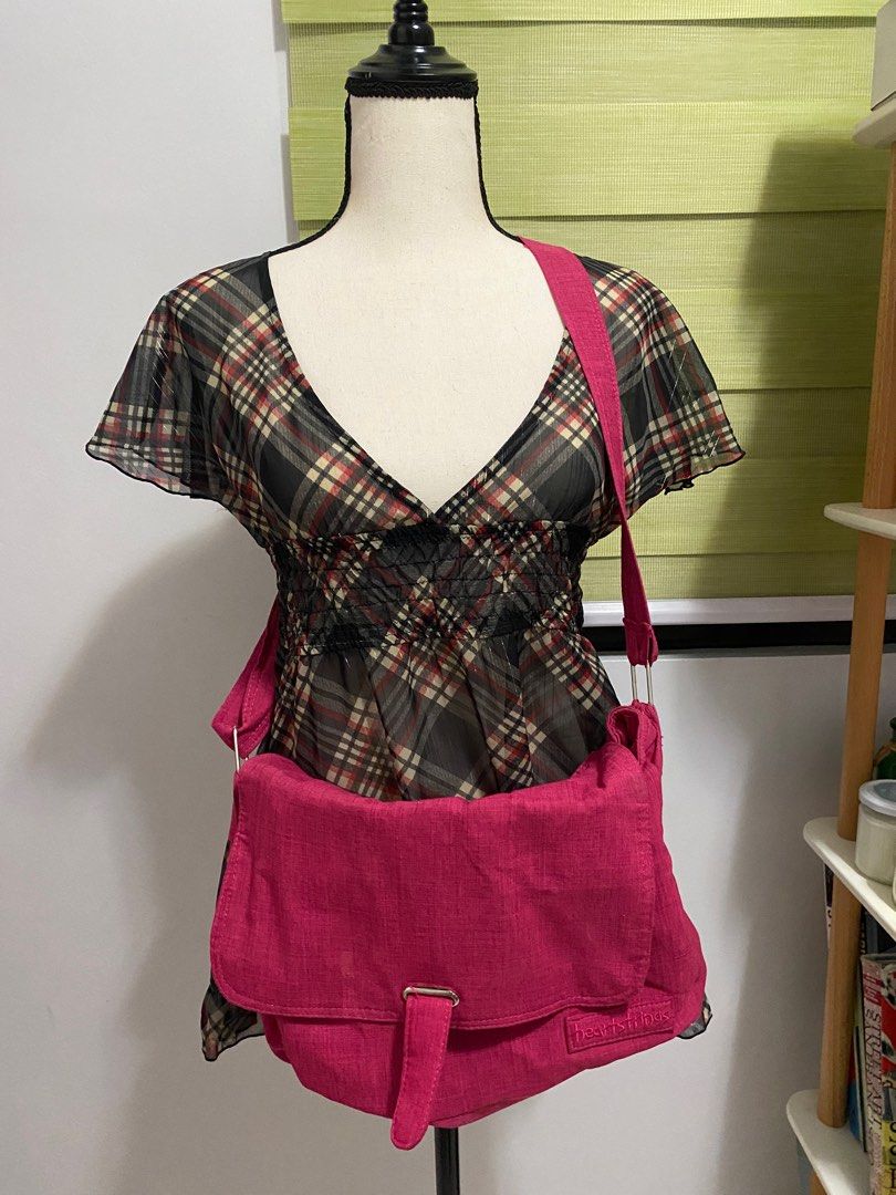 Heartstrings crossbody messenger hot pink bag (Category: Cross-body Bags) located in Paranaque City. Submitted by seaplums (Listing ID 1248261125, Image 1). Description: Cute bag fits a lot and bagay sa denim Natanggal na yung part ng zipper na hinihila pero lagyan nyo nalang keychain ganern.