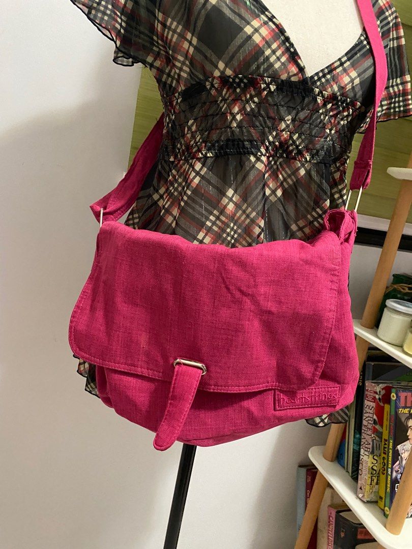 Heartstrings crossbody messenger hot pink bag (Category: Cross-body Bags) located in Paranaque City. Submitted by seaplums (Listing ID 1248261125, Image 3). Description: Cute bag fits a lot and bagay sa denim Natanggal na yung part ng zipper na hinihila pero lagyan nyo nalang keychain ganern.