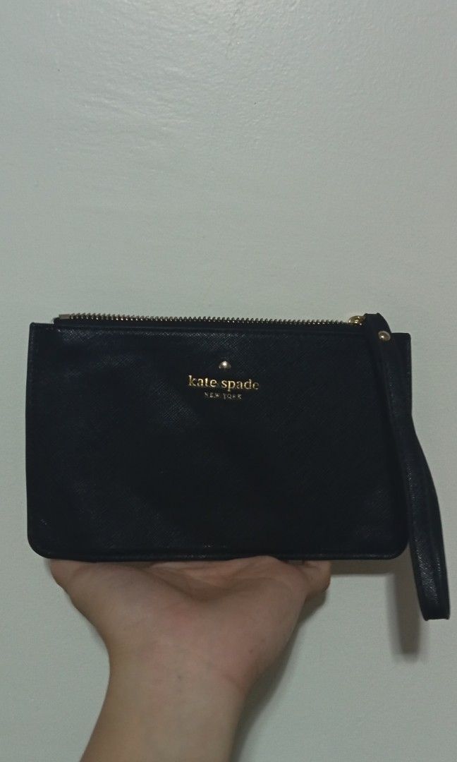 KATE SPADE NEW YORK FLAT POUCH (Category: Luxury Bags & Wallets) located in Dinalupihan. Submitted by banditvaultco (Listing ID 1248186290, Image 1). Description: WELL-USED FLAT POUCH BLACK COLOR REMINDER: STRICTLY NO REFUNDS.